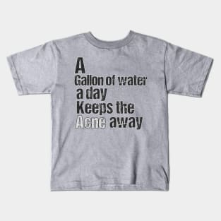 A GALLON OF WATER A DAY KEEPS THE ACNE AWAY Kids T-Shirt